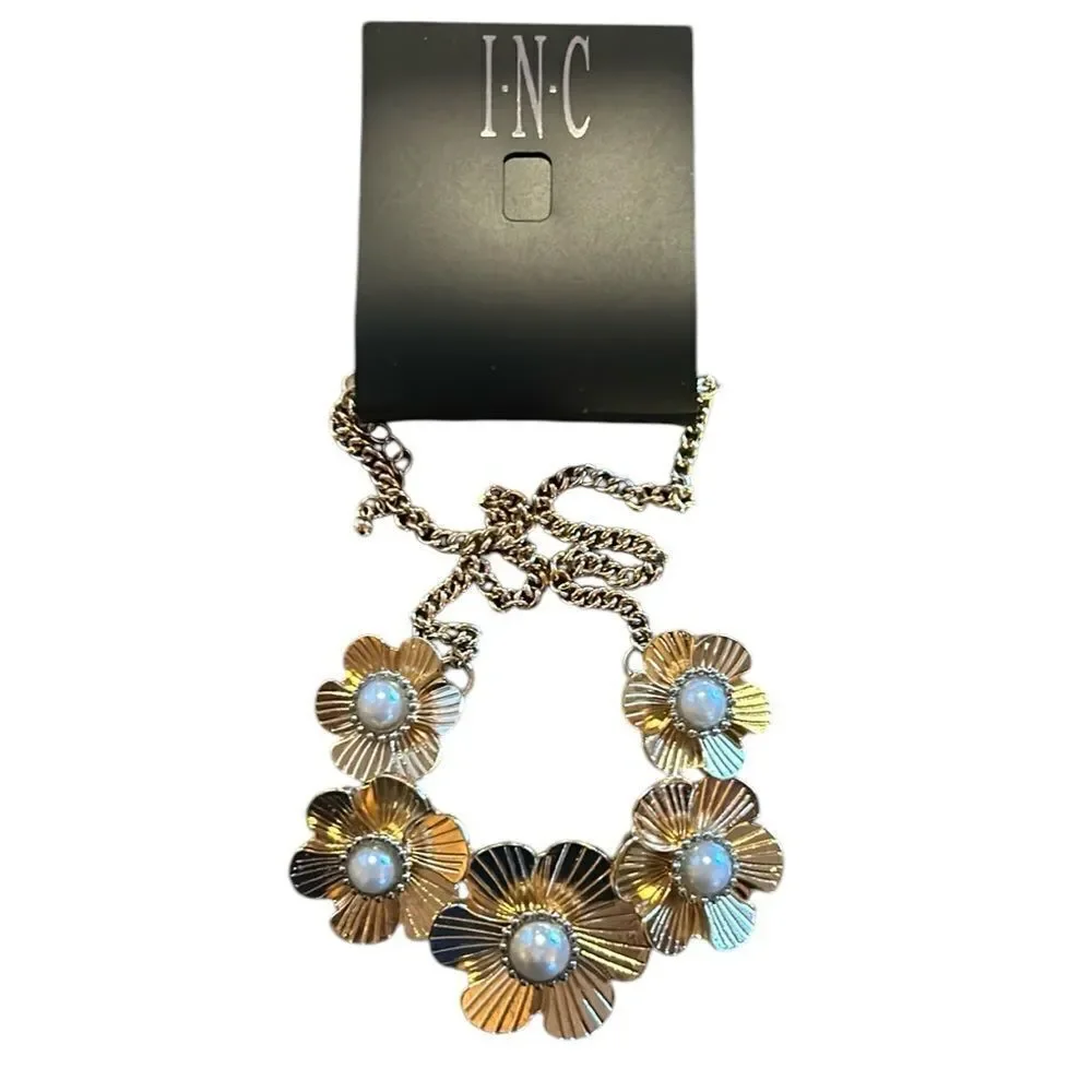 NEW INC Pearl Floral Necklace